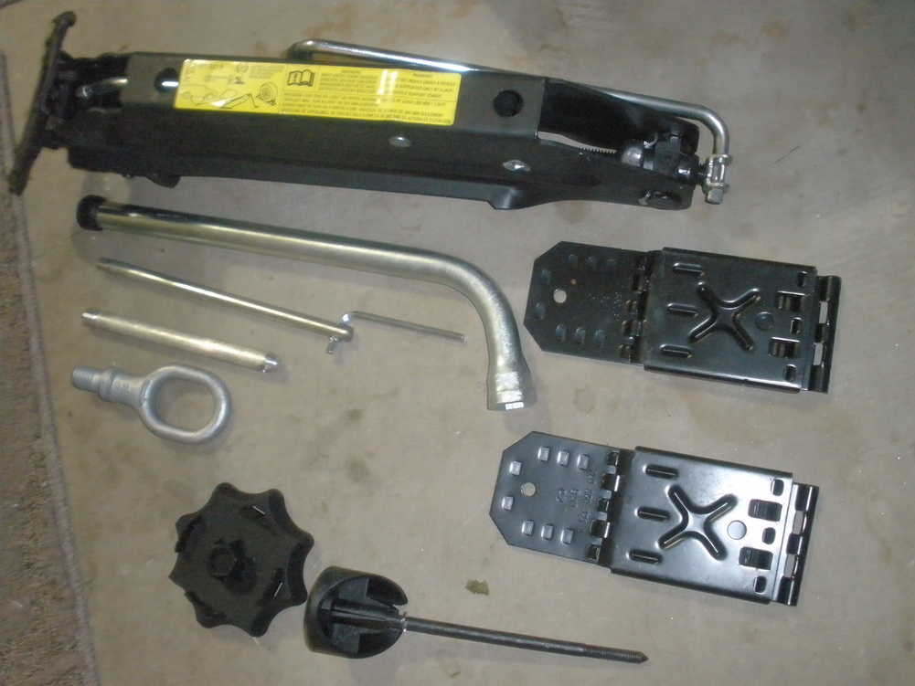 PORSCHE CAYENNE JACK AND TOOLS 7L0 011 031 B Used Auto Parts